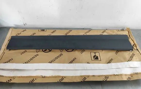 Audi Q2 - Front door trim (molding) 81a8539604w3