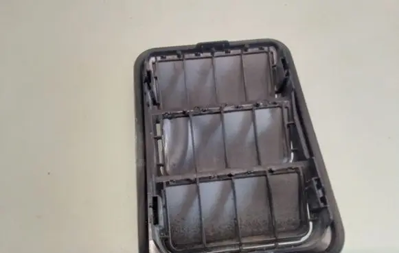 Peugeot 2008 II Quarter panel pressure vent 9831031680