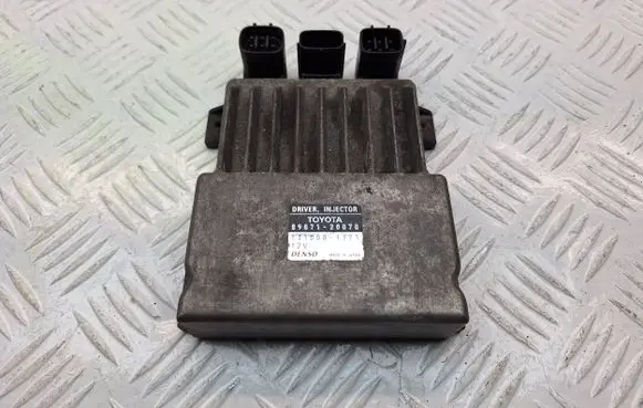 Toyota Avensis T250 Fuel injection control unit/module 8987120070 1310001371