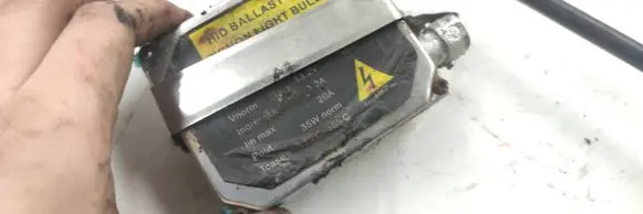 BMW 3 E46 Headlight ballast module Xenon 40C105C