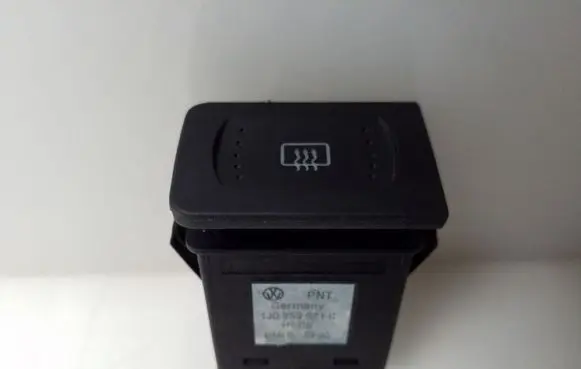 Volkswagen Golf IV Windscreen/window heater switch 1J0959621C