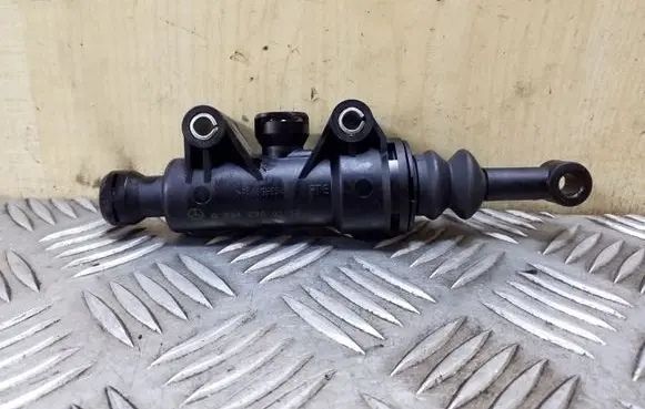 Mercedes-Benz E W212 Clutch master cylinder A2042900112