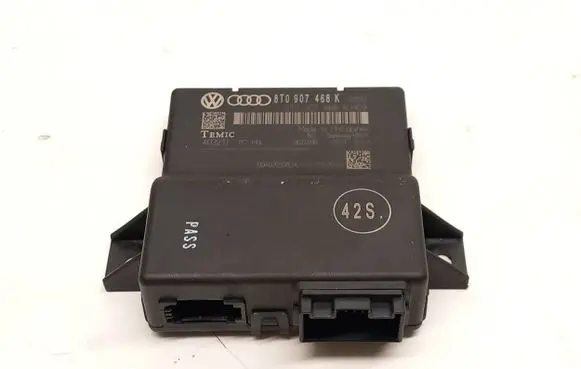Audi A5 8T 8F Gateway control module 8T0907468K