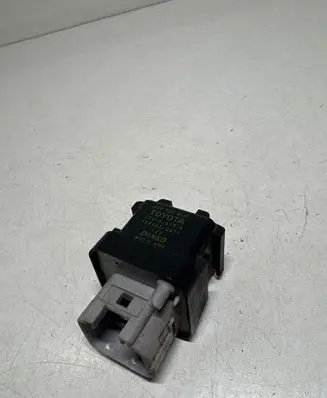 Toyota Corolla Verso AR10 Glow plug pre-heat relay 2861067010 1567000671
