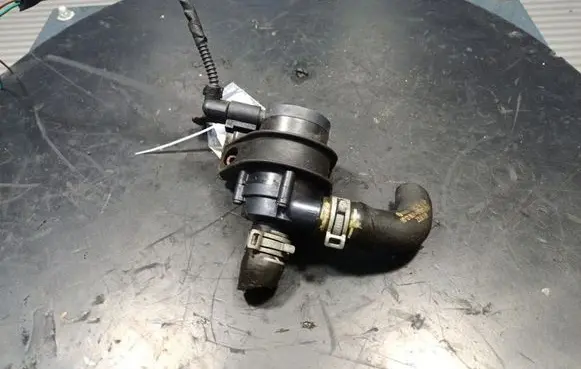 Volkswagen Cross Touran I Water pump 