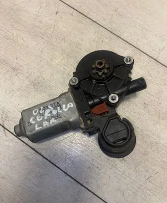 Toyota Corolla E120 E130 Front door window regulator motor 8571012190
