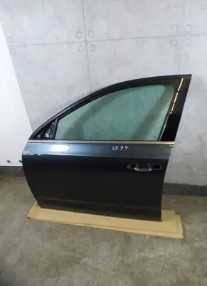 Skoda Octavia Mk3 (5E) Front door CARTDRZWI010101