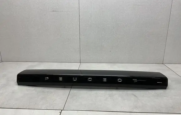 Peugeot 2008 II Tailgate trim 98338259