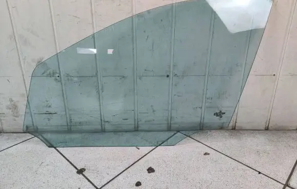 Mercedes-Benz ML W164 Front door window glass four-door 43R-000004