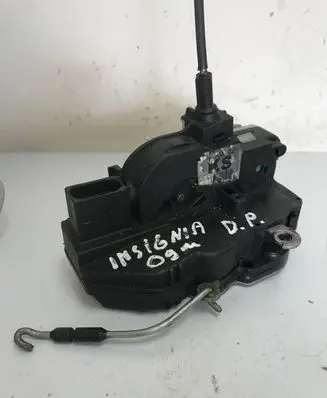 Opel Insignia A Front door lock 13503161