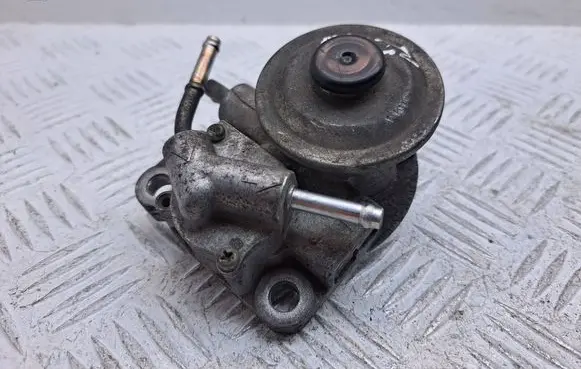 Toyota Avensis T250 Fuel filter bracket/mount holder 233800R010 233800R012 233800R011