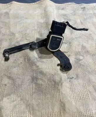 BMW X5 E70 Air suspension front height level sensor 6853752