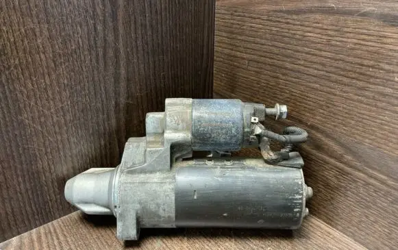 Mercedes-Benz Vito Viano W639 Starter motor 000115049 0061514101