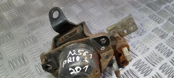Toyota Prius (XW10) Engine mount bracket