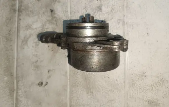 BMW 5 E39 Vacuum pump