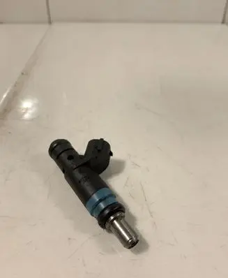 Audi A4 S4 B6 8E 8H Fuel injector 06B133551K