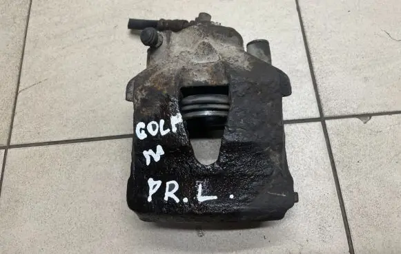 Volkswagen Golf IV Front brake caliper