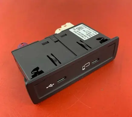 Mercedes-Benz A W177 USB socket connector A0068205826