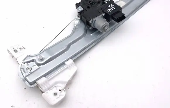 KIA Sportage Front door window regulator with motor 82450R2010