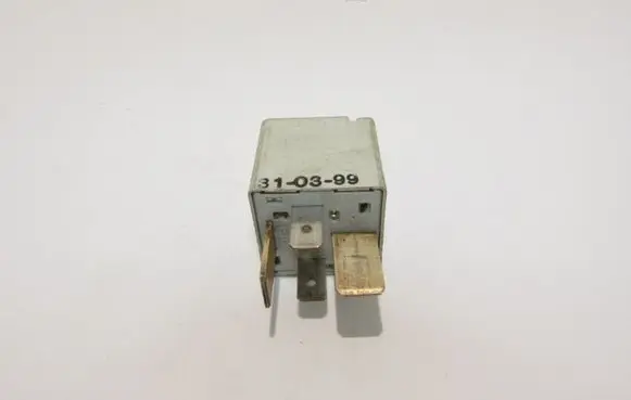 Audi A4 S4 B6 8E 8H Day light relay 8D0951253A