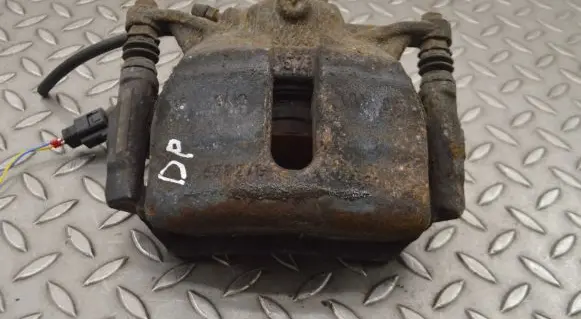Volkswagen Golf VII Front brake caliper