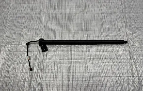 Maserati Grecale Tailgate strut 06702196000