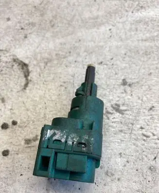 Volkswagen Touran I Brake pedal sensor switch