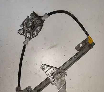 Rear door manual window regulator