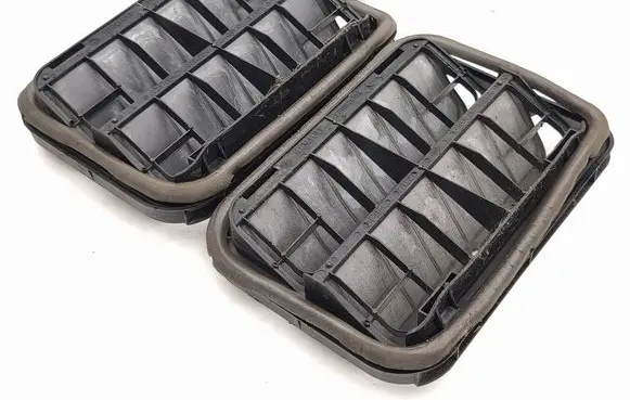 Renault Captur II Quarter panel pressure vent 7700838358