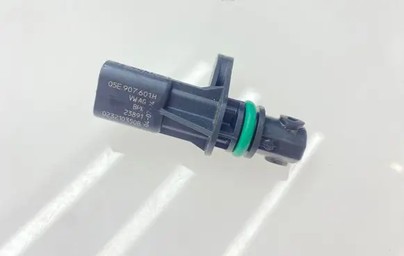 Volkswagen Golf VIII Camshaft speed sensor 05E907601H