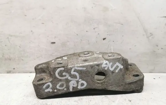 Volkswagen Golf V Engine mounting bracket 1K0199117