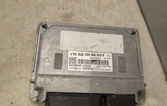Volkswagen Fox Engine control unit/module 03D906023B 5WP4050404