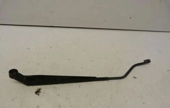 Suzuki Swift I Front wiper blade arm