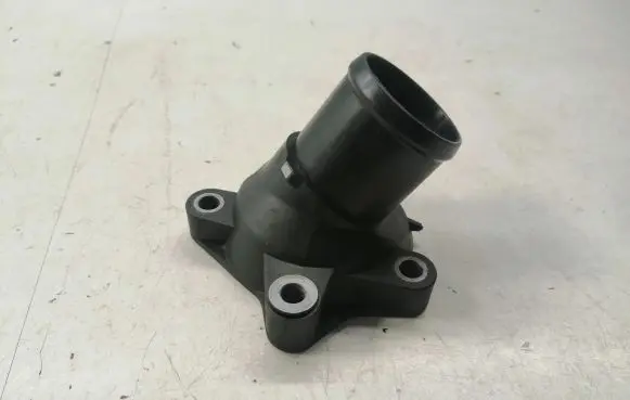 Toyota Avensis T270 Thermostat housing 163210R020