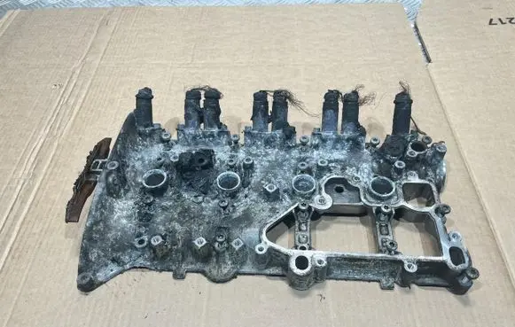Audi TT TTS RS Mk3 8S Rocker cam cover 06K103475H