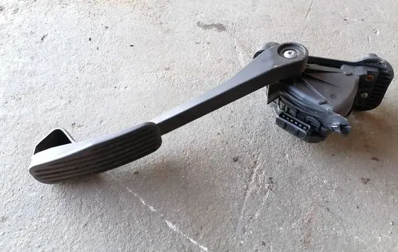 Volvo S60 Accelerator throttle pedal 30683514