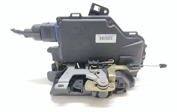 Volkswagen Golf Plus Rear door lock 7L0839015