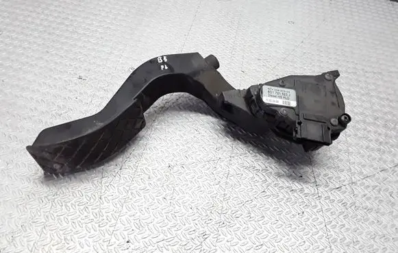 Volkswagen PASSAT B5.5 Accelerator throttle pedal 8D1721523J