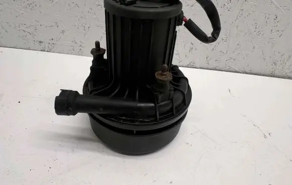 BMW 5 E60 E61 Secondary air pump 72812932 72812402