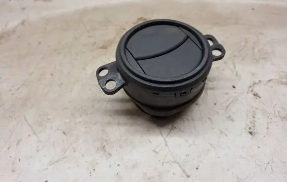 Toyota Yaris Dash center air vent grill 556505210