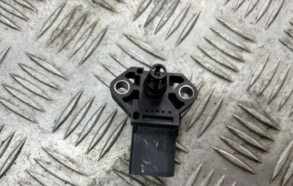 Audi A6 S6 C5 4B Air pressure sensor 038906051C 0281002401