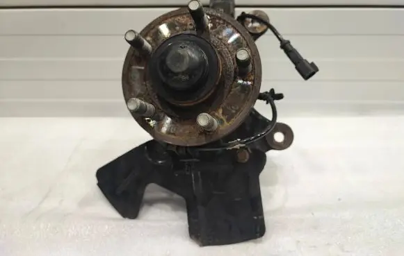 Ford Mustang VI Front wheel hub FR3Z3106A
