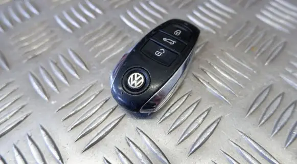 Volkswagen Touareg II Ignition key/card 