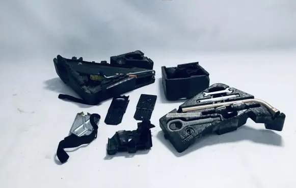 Audi Q7 4L Tool set 