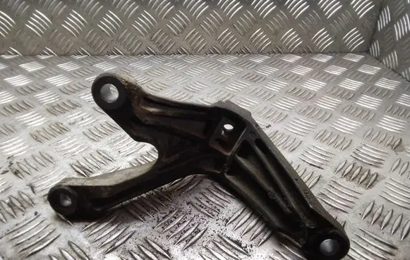 Mazda 3 I Gearbox mounting bracket