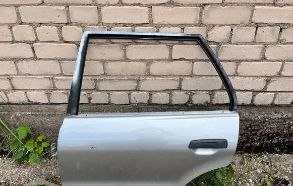 Mitsubishi Galant Rear door