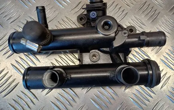 Thermostat/thermostat housing