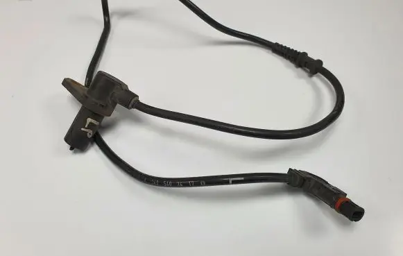 Mercedes-Benz S W140 ABS brake wheel speed sensor A1405403417