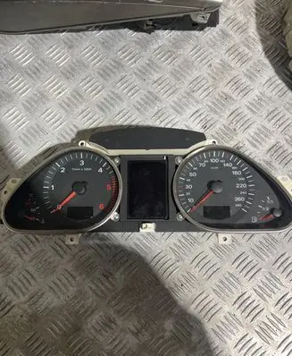 Audi A6 S6 C6 4F Speedometer (instrument cluster)