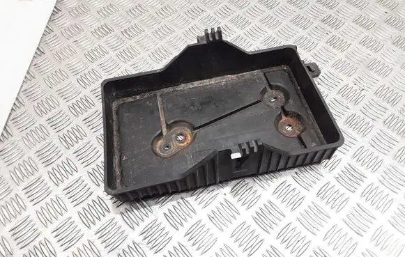 Battery tray